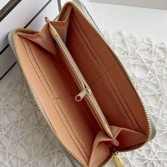 Womens Woven Wallet - Picture 3 of 3